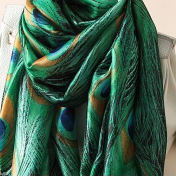 Silky Peacock scarf 🦚 - Picture 3 of 4
